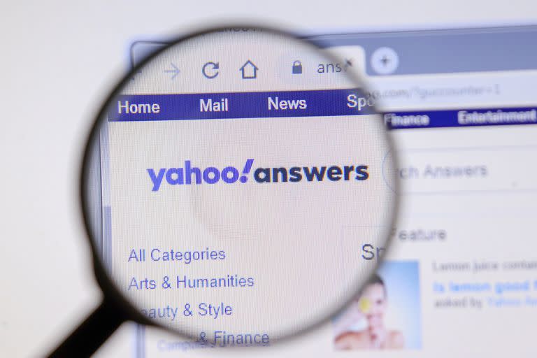 Yahoo Respuestas (en inglés, Yahoo Answers) es un sitio comunitario de preguntas y respuestas que funciona hace 16 años