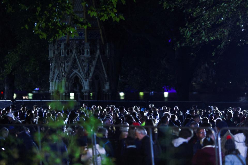 People gather at Victoria Tower gardens before going to pay respects to Queen Elizabeth (via REUTERS)