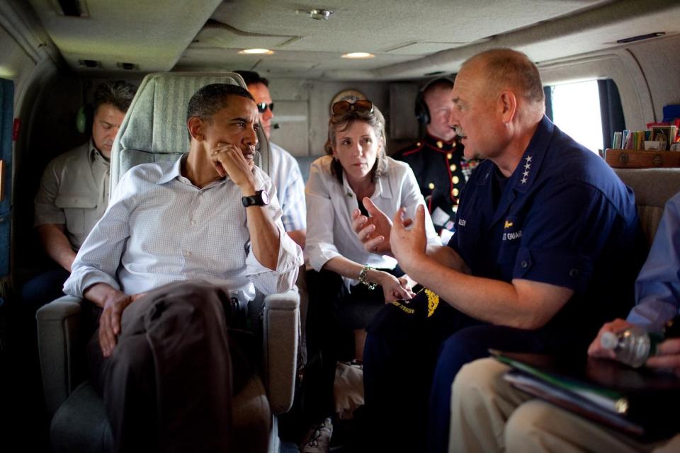 Barack Obama and staffers in Marine One