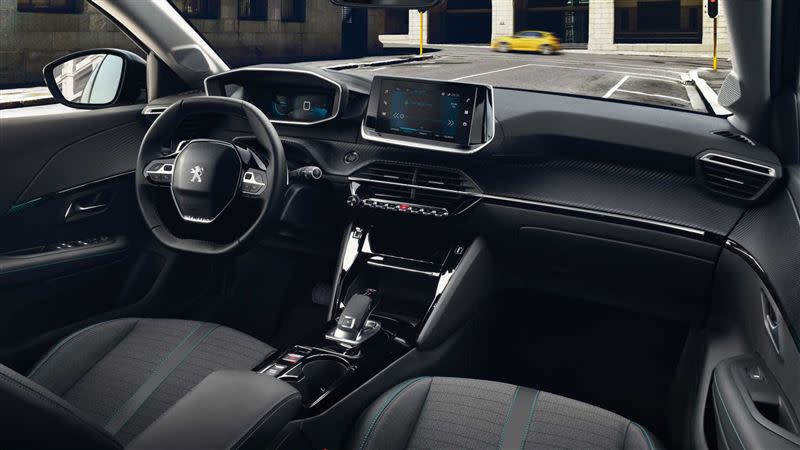 Peugeot全新208採用i-Cockpit科技座艙，全車系標配ADAS先進駕駛輔助系統。（圖／Peugeot提供）