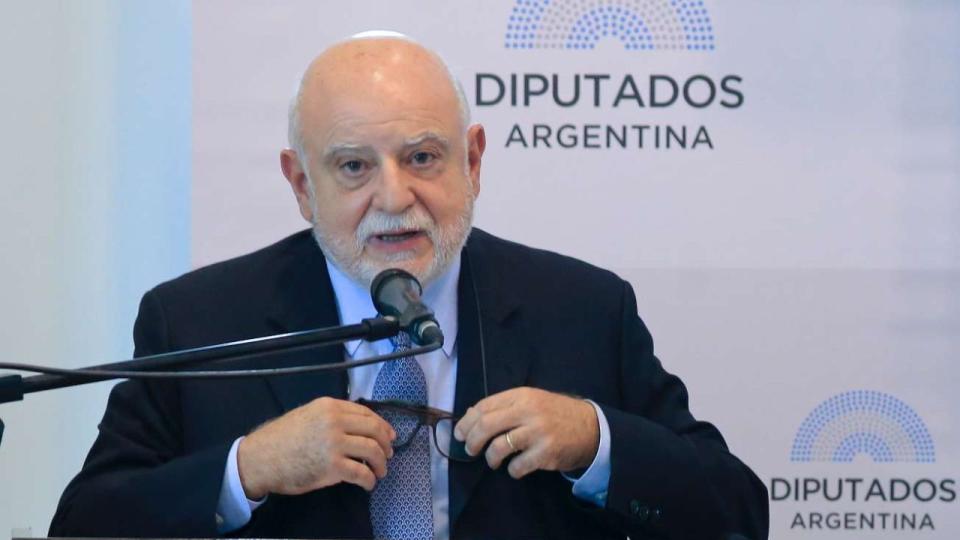 Rodolfo Barra deberá negociar con los directivos de