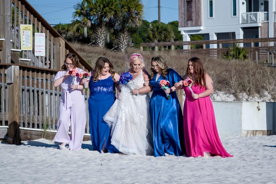 Mama June Shannon, center, stands alongside daughters Anna “Chickadee” Cardwell, from left, Alana “Honey Boo Boo” Thompson, Lauryn "Pumpkin" Efird and Jessica “Chubbs” Shannon at her wedding.