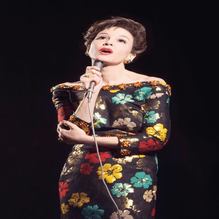 Judy Garland in a long sleeve dress in Judy