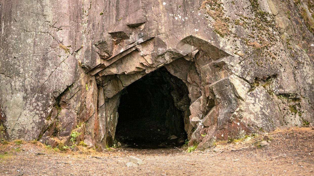  Entrance to a cave. 