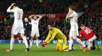 Football Soccer - Manchester United v Swansea City - Barclays Premier League - Old Trafford - 2/1/16 Swansea's Lukasz Fabianski and team mates look dejected after a missed chance Action Images via Reuters / Carl Recine Livepic