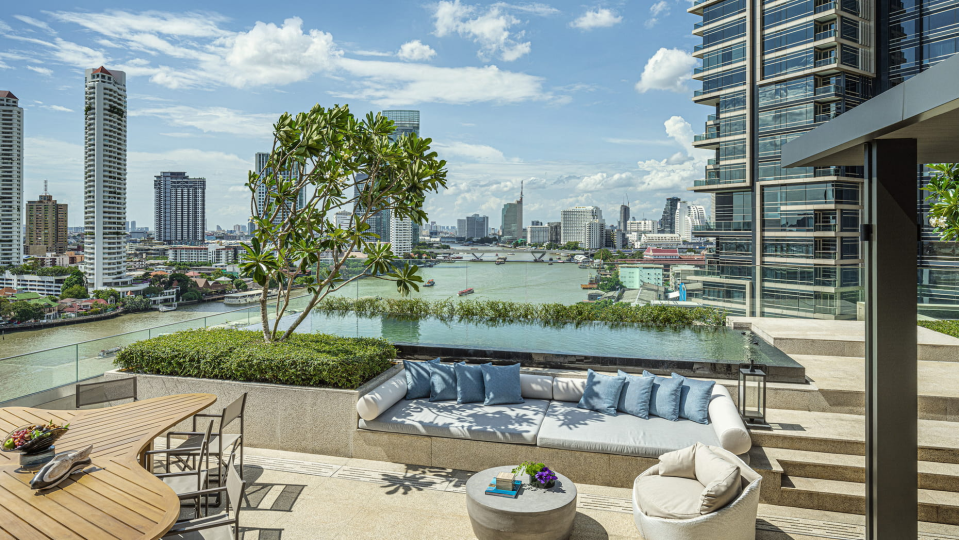 Four Seasons Bangkok Hotel