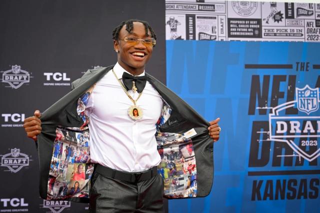 NFL Draft 2022 Red Carpet Outfits & Arrivals, Photos – Rvce News