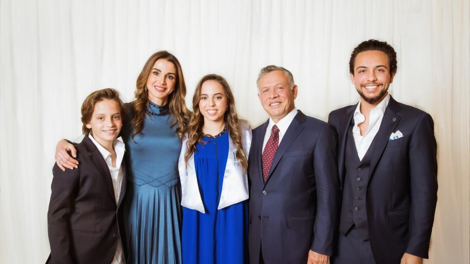 prince hashem, queen rania, princess salma, king abdullah ii, and crown prince hussein pose for a photo while smiling and standing together