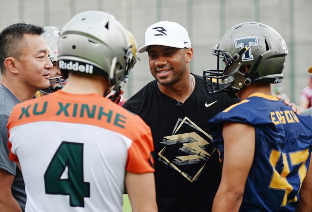 Russell Wilson to host youth passing camp in Colorado Springs in June