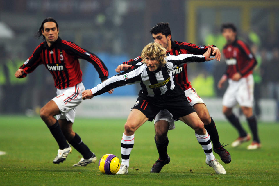 Juventus y Milan estuvieron entre los principales castigados del 'Calciopoli'. (Photo by Etsuo Hara/Getty Images)