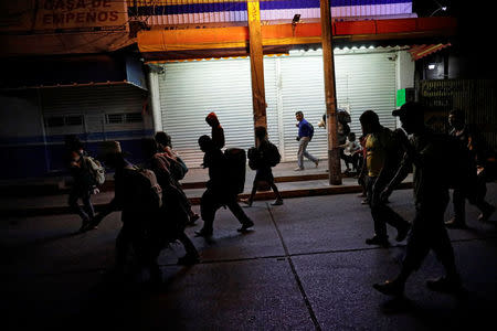 Central American migrants, part of a caravan moving through Mexico toward the U.S. border, walk to the bus station to take a bus bound for Puebla, in Matias Romero, Mexico April 5, 2018. REUTERS/Henry Romero