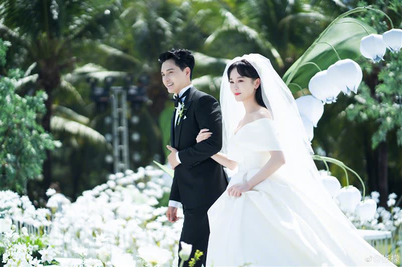 中國女星張檬在2022年與韓裔男星金恩聖領證結婚。（圖／翻攝自微博）
