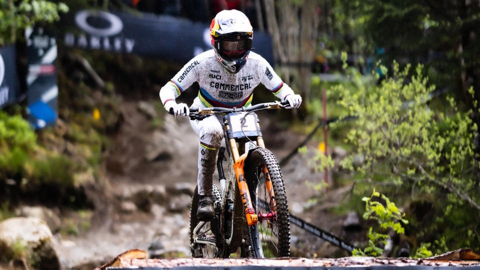 Myriam Nicole in the rainbow jersey at Fort William