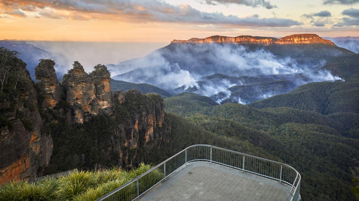  Walking trail near the Three Sisters in Blue Mountains National Park, Australia. 