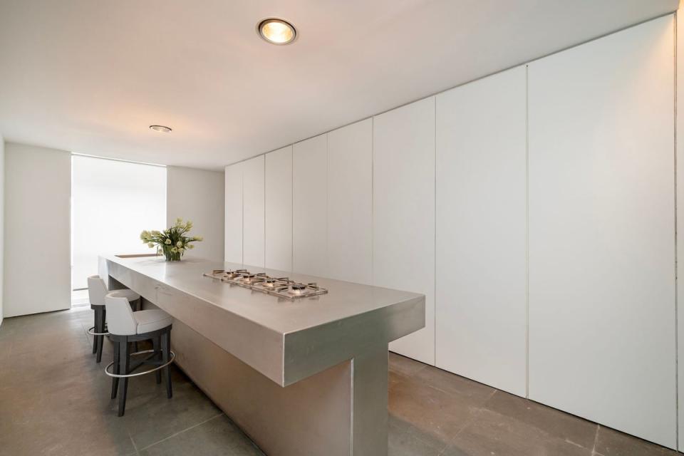 The house’s integrated stainless-steel kitchen island, also designed by Pawson (Wetherell/Casa E Progetti)