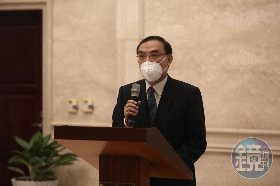 法務部長蔡清祥要求檢警調廉一起合作查賄，嚴查社群平台的選舉假訊息，並杜絕境外勢力介入。