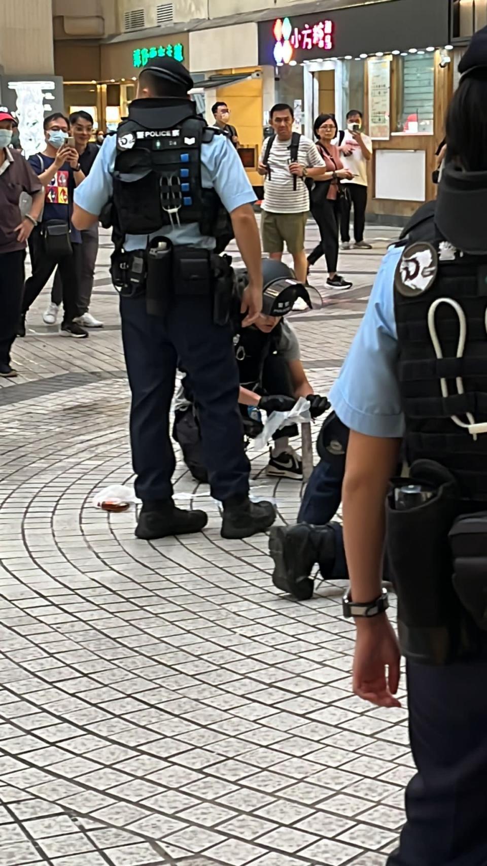 警員配備頭盔及長盾（連登討論區圖片）