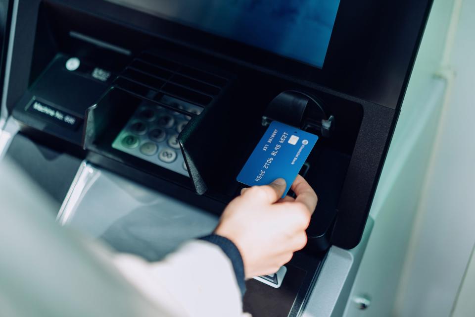 Ein Bankautomat (Symbolfoto). - Copyright: d3sign / Getty Images