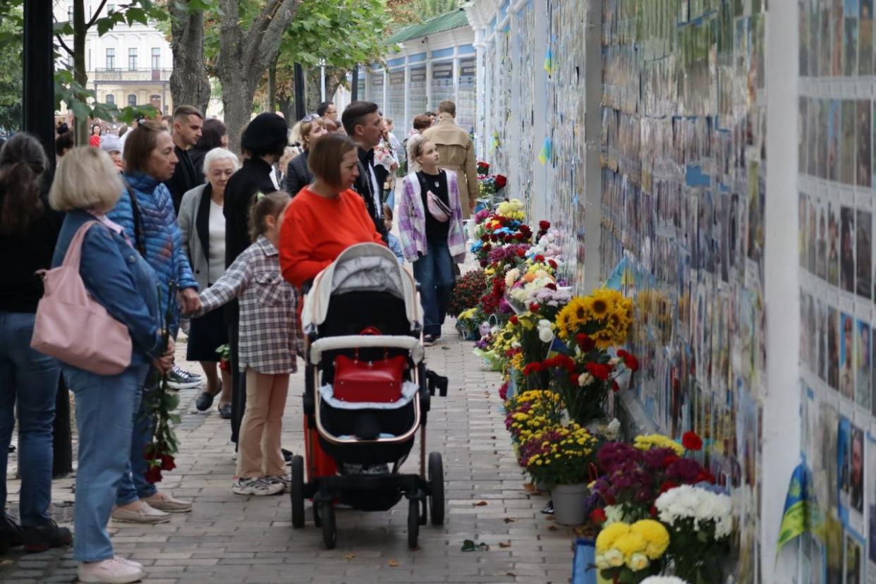 People honor Ukrainian soldiers who have died in the war (Global Images Ukraine via Getty)