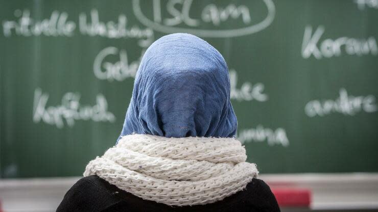 Soll muslimischen Mädchen an Grundschulen das Tragen von Kopftüchern verboten werden? Foto: dpa