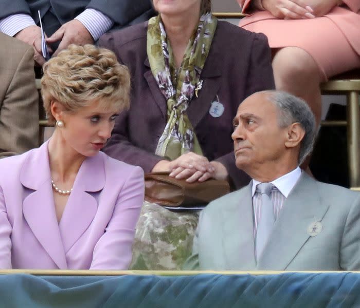 Escena en la que vemos a los personajes de Diana Spencer y Mohamed Al-Fayed