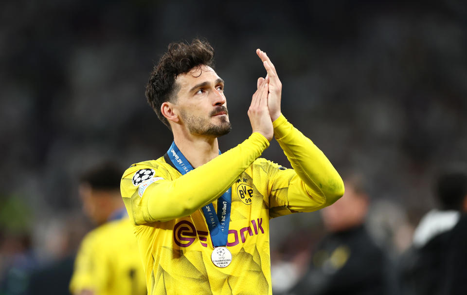 Roma make first contact for Mats Hummels