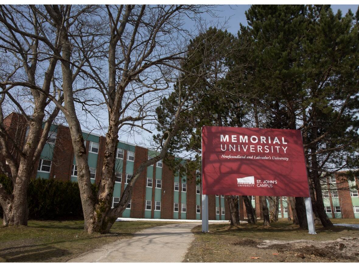 Students will be required to wear masks in classes and laboratories on all campuses during the fall 2022 semester. (Paul Daly/CBC - image credit)