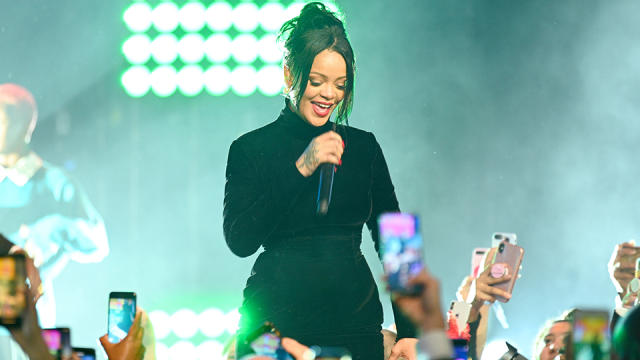 Rihanna is now worth $1.7 billion, making her the richest female musician  in the world - MarketWatch