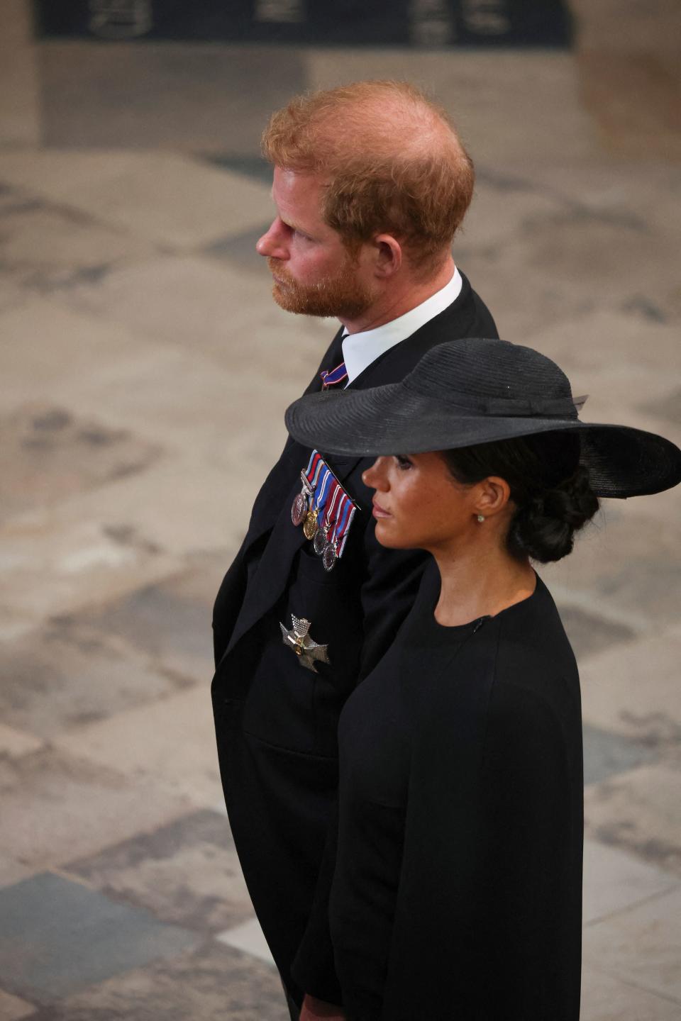 <p>Le prince Harry et Meghan Markle, duc et duchesse de Sussex, renouent avec la famille royale britannique après avoir quitté leurs fonctions pour s'installer aux Etats-Unis. Ces derniers mois, leurs multiples prises de parole ont plongé la couronne dans l'embarras. (Photo by PHIL NOBLE/POOL/AFP via Getty Images)</p> 