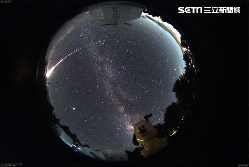 今（7）日凌晨0時2分許，超級火流星劃過夜空。（圖／中央大學鹿林天文台授權提供）