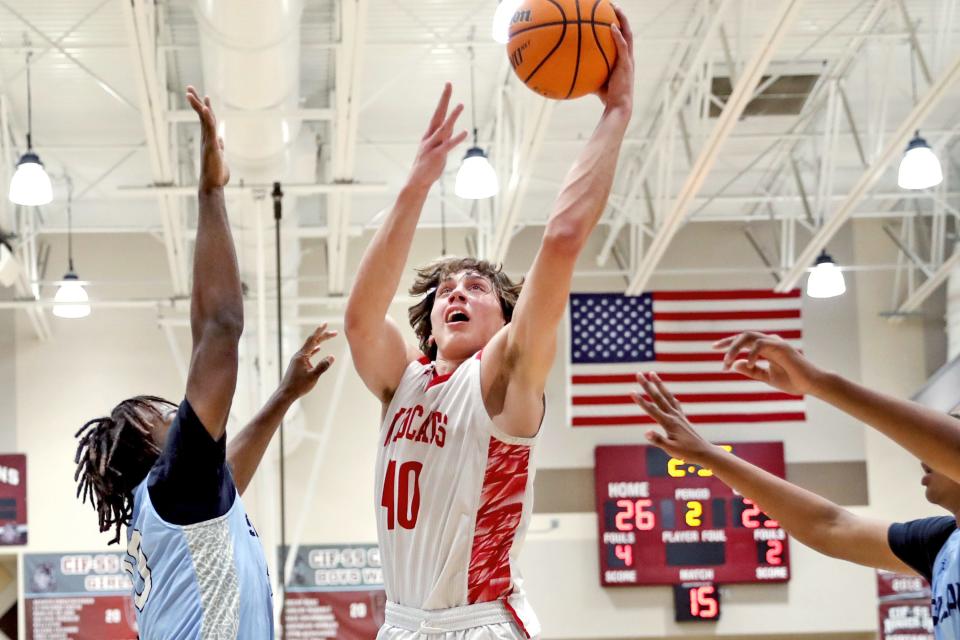 Miles Heide (40), a 6-foot-9 power forward from Mount Si High School in Washington, scores against Monsignor Scanlon of New York during the Desert Holiday Classic in Rancho Mirage, Calif., on Tuesday, Dec. 27, 2022. 