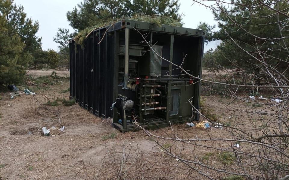 The Krasukha-4 system was captured near Kyiv with a camouflage of branches on top. It was partly damaged but otherwise intact