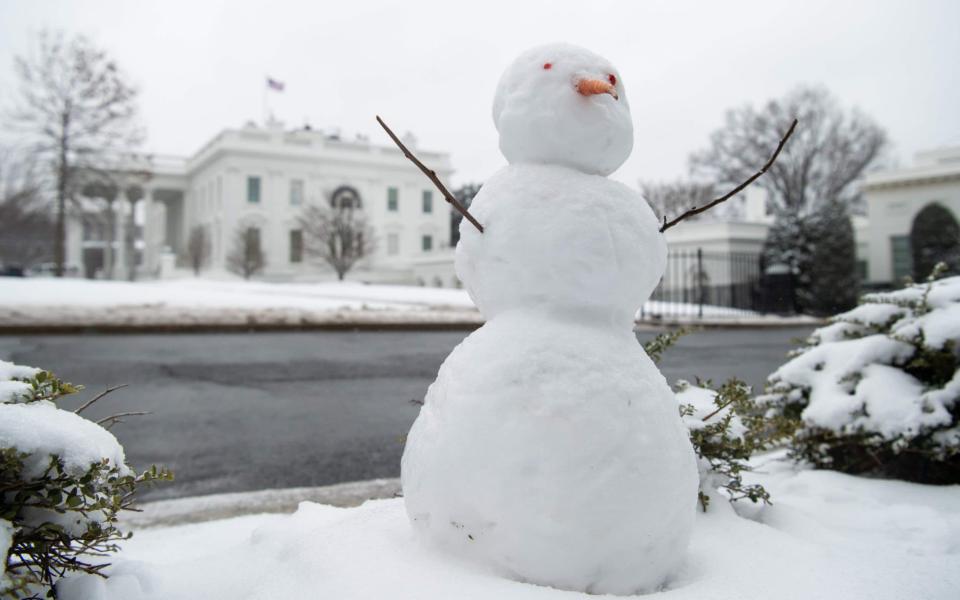 A snowman on the South Lawn of the White House in Washington, DC - SAUL LOEB /AFP