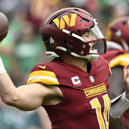 Washington quarterback Sam Howell throws the ball against the Eagles.