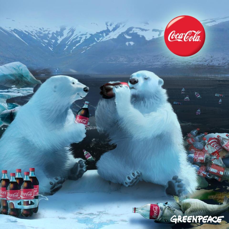 綠色和平於2021年12月針對可口可樂，製作系列倡議圖像，指出該企業在溫暖形象背後，持續製造塑膠污染、破壞環境。