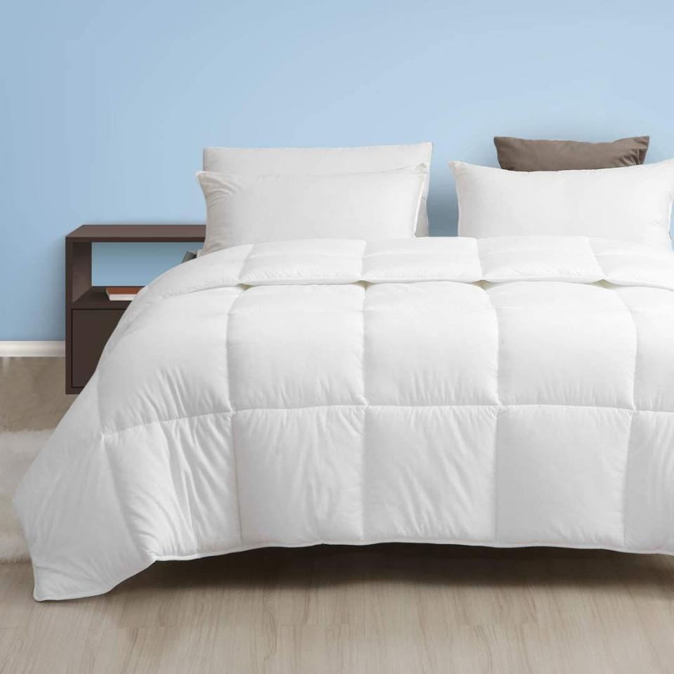 Dafinner Cotton Down Alternative Comforter