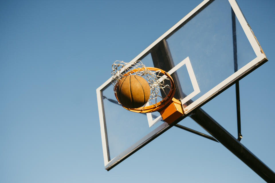 Auch Ordnungsamt-Mitarbeiter spielen gern mal Basketball. (Symbolbild: Getty Images)