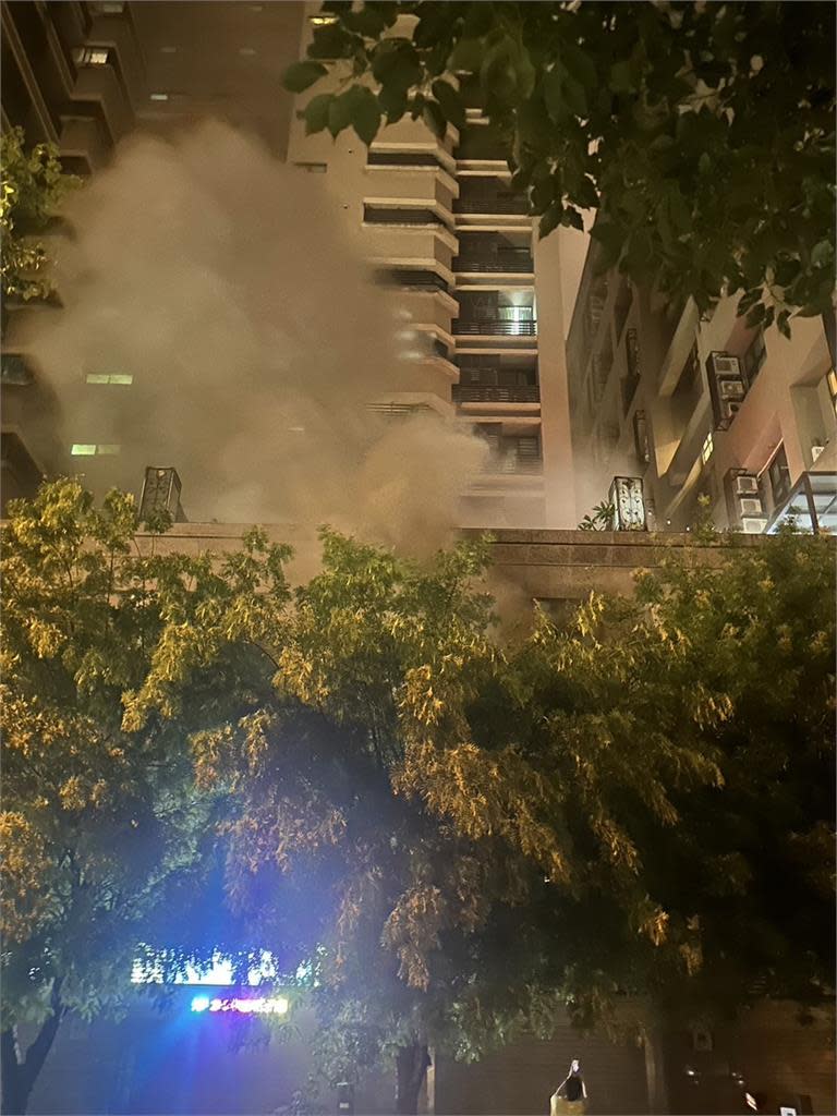 新竹竹北高樓晚間驚傳大火！　11消防車灌救幸無人員受傷受困