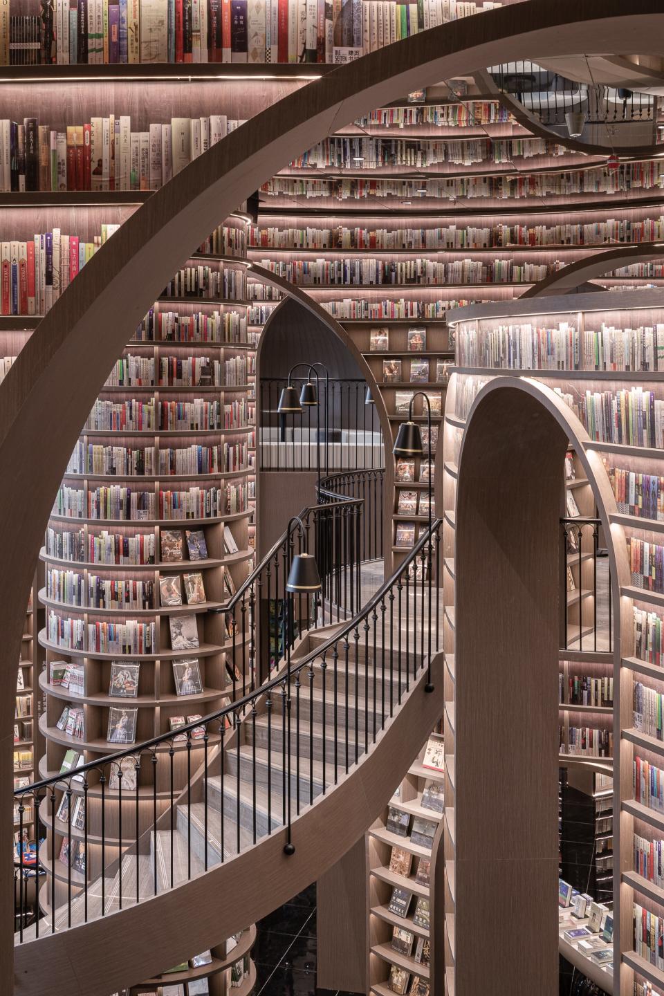 The second level’s balcony is filled with seating, where visitors have the option to browse through books, work, or meet.