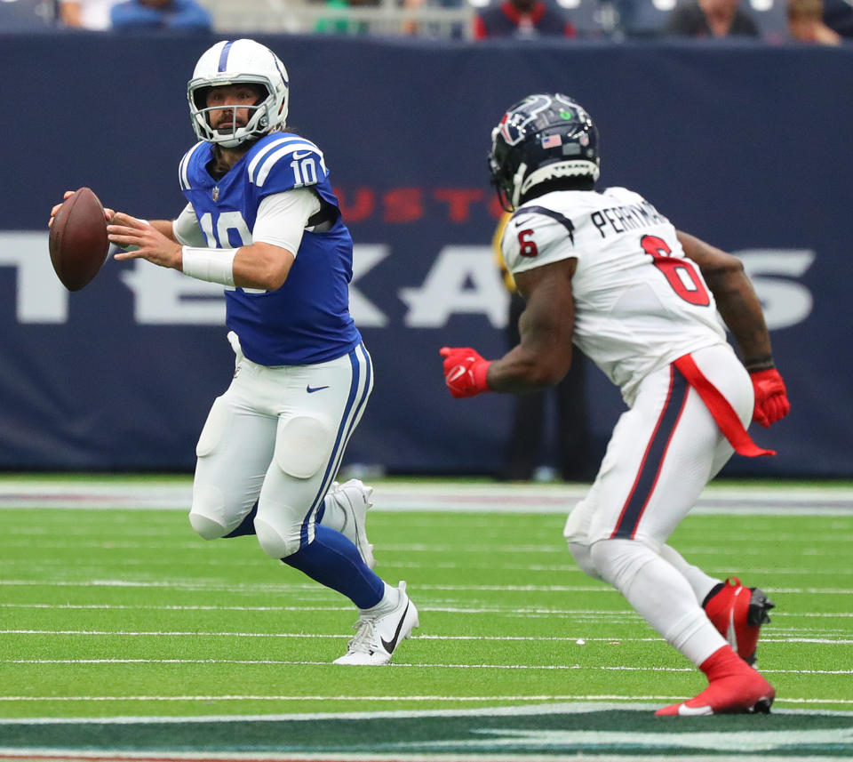 HOUSTON, TEXAS - SEPTEMBER 17: Gardner Minshew #10 of the Indianapolis Colts runs with the ball as he is pursued by Denzel Perryman #6 of the Houston Texans during the second half at NRG Stadium on September 17, 2023 in Houston, Texas. (Photo by Bob Levey/Getty Images)