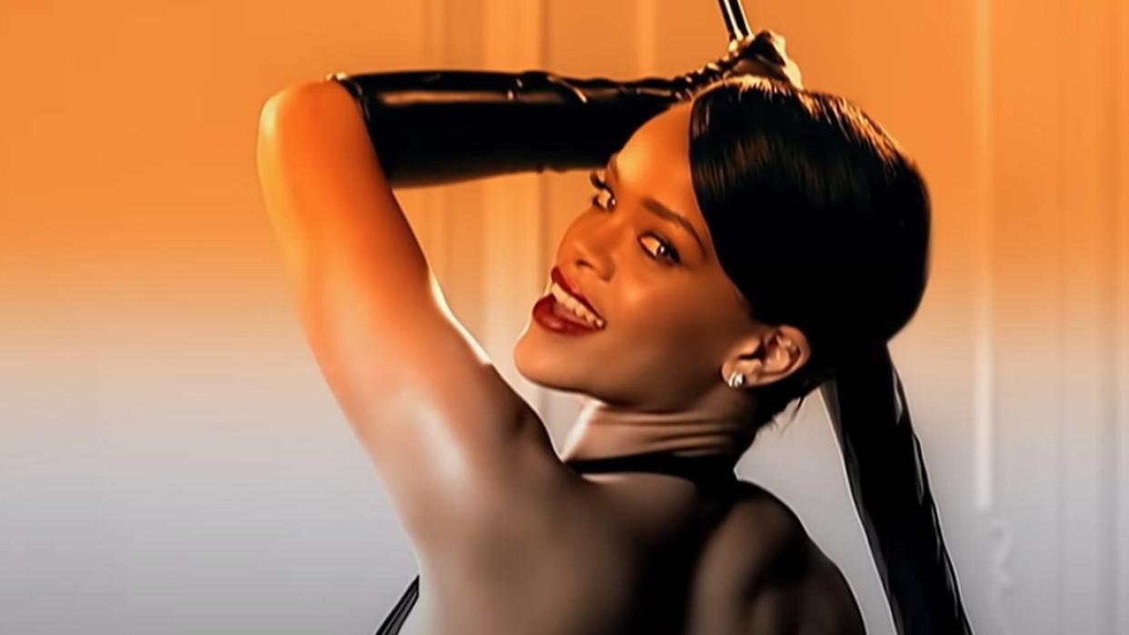  Rihanna in the Umbrella music video. 