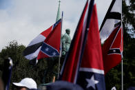 <p><span>Members of white nationalists rally around a statue of Robert E. Lee in Charlottesville, Virginia, U.S., August 12, 2017. (Photo: Joshua Roberts/Reuters)</span> </p>