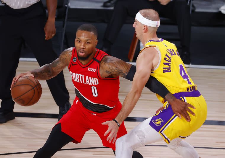 拓荒者1哥李拉德(Damian Lillard)離開奧蘭多去驗傷，第5戰確定不會打。法新社