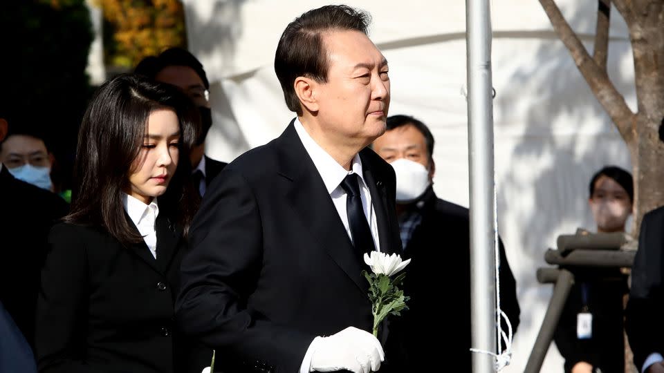 South Korean President Yoon Suk-yeol and his wife Kim Kun-hee visits a memorial altar for the victims of the Halloween stampede, in front of City Hall. - Chung Sung-Jun/Getty Images