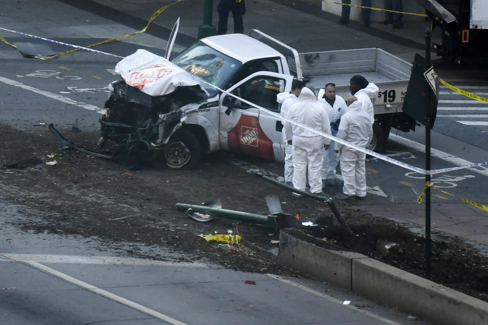 <p>Investigators inspect a truck following a shooting incident in New York on Oct. 31, 2017. (Photo: Don Emmert/AFP/Getty Images) </p>