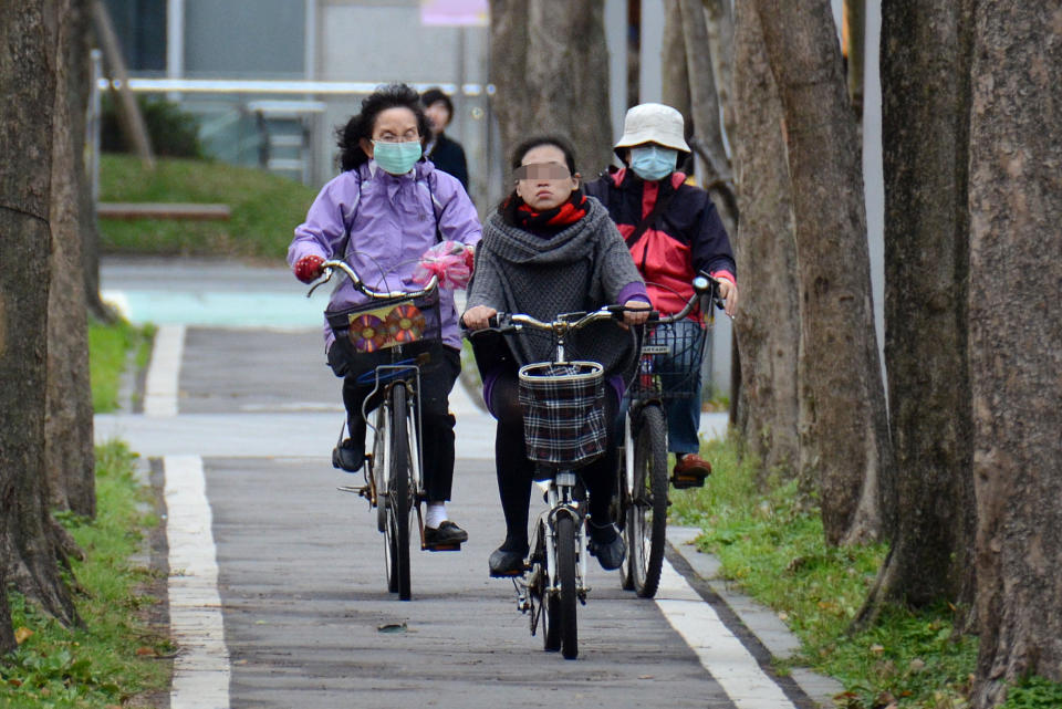 ▲根據氣象局最新預報，今（12）天開始東北季風會增強，北部及東北部天氣明顯轉涼，台灣北部、東半部地區及金門、馬祖會有局部短暫雨，其他地區及澎湖為多雲到晴。（圖／NOWnews資料圖片）