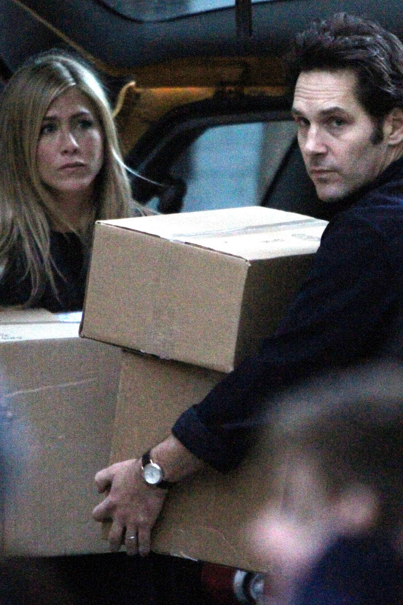 Auch Jennifer Aniston und Paul Rudd sind gute Freunde. Sie haben schon öfter zusammengearbeitet. Von 2002 bis 2004 spielte Rudd in "Friends" mit. Aber bereits 1998 verkörperten die zwei dicke Freunde in der romantischen Komödie "Liebe in jeder Beziehung". Ihr aktuelles Projekt ist der Film "Wanderlust". (Bild-Copyright: WENN.com)