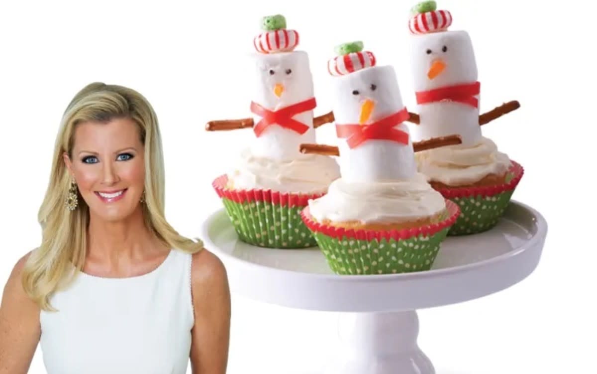 <p>Sandra Lee</p><p>For these holiday treats, Semi Homemade queen Sandra Lee dresses up box-mix cupcakes with creative decorations using goodies available in any supermarket. </p><p><strong>Get the recipe: <a href="https://parade.com/709198/parade/snowman-cupcakes/" rel="nofollow noopener" target="_blank" data-ylk="slk:Sandra Lee's Snowman Cupcakes;elm:context_link;itc:0;sec:content-canvas" class="link rapid-noclick-resp">Sandra Lee's Snowman Cupcakes</a></strong></p>