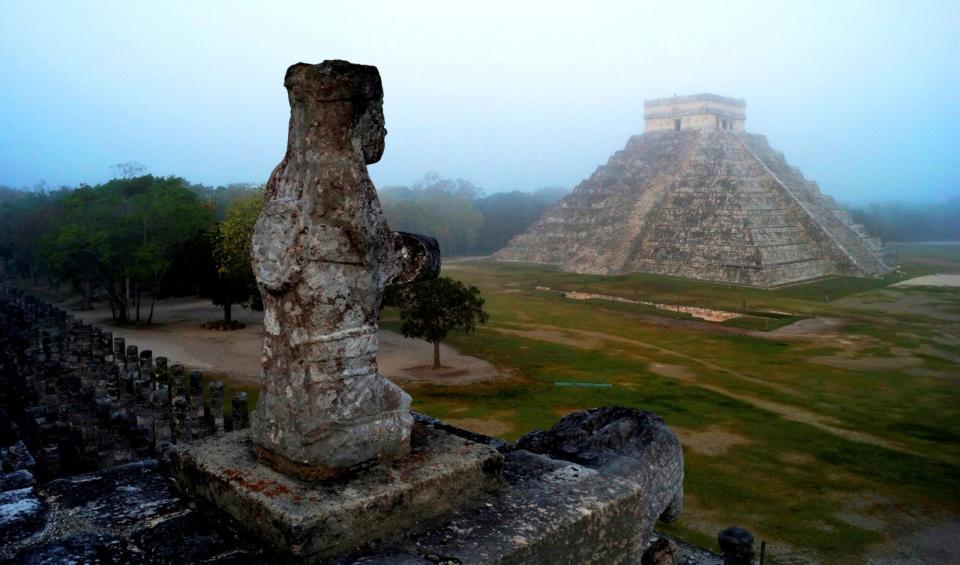 2012年5月3日，墨西哥南部尤加丹州的奇琴伊察考古遺址，可看見卡斯蒂略金字塔（El Castillo，或稱為羽蛇神金字塔Kukulcan Pyramid）。路透社