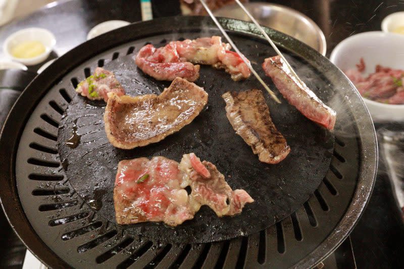 cooking beef on hot plate